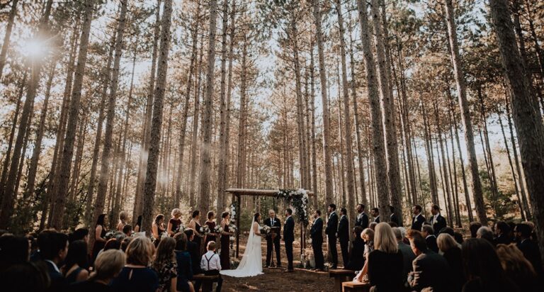 20221215BurlapAndBells01 768x412