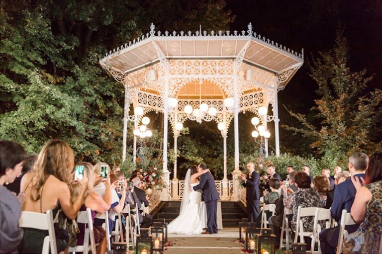 20221215NicotrasBallroom11 768x511