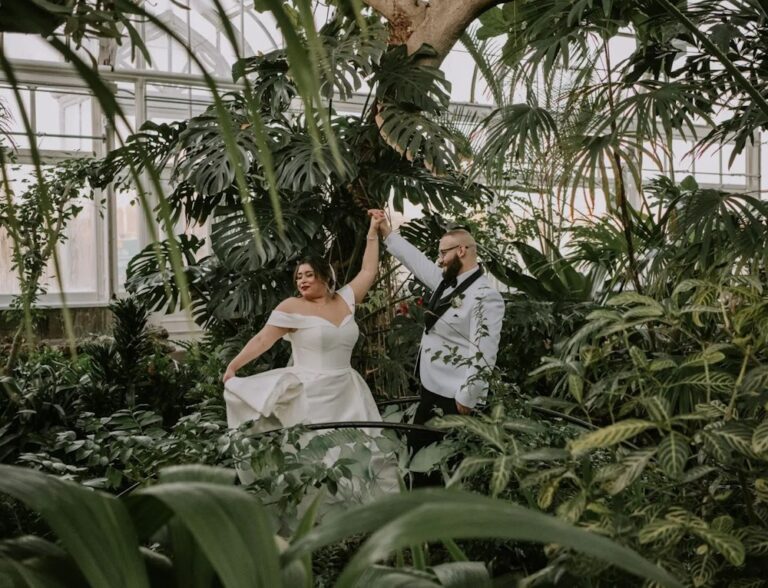 20230605OakParkConservatory01 768x588