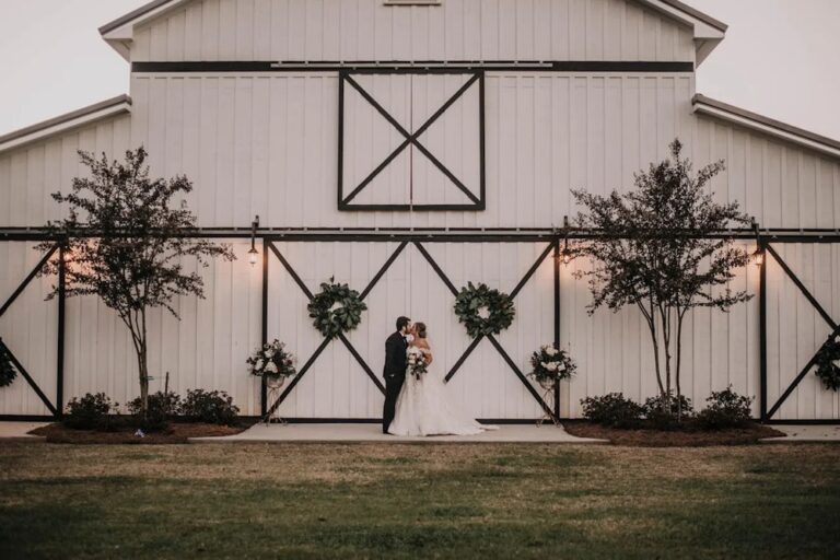 20230608MagnoliaMuleBarn06 768x512
