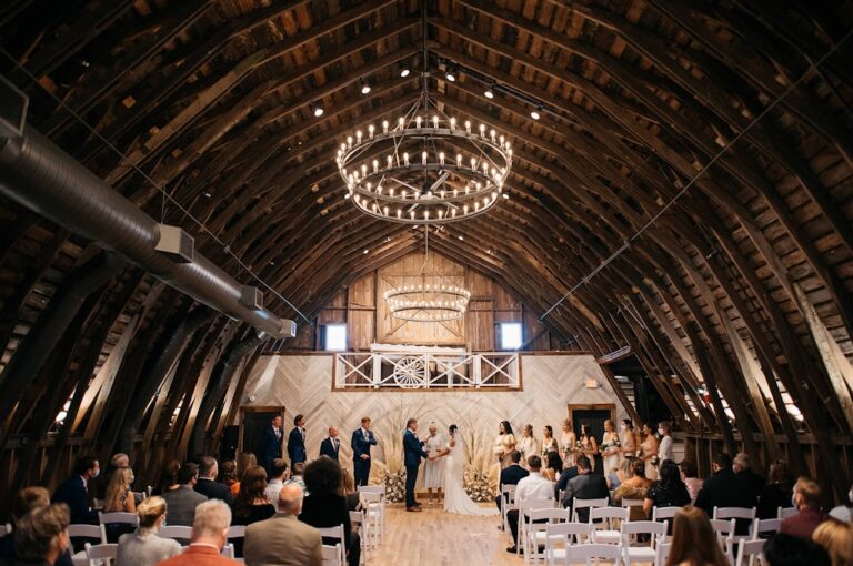 20230810TheBarnOnPrairie03 768x510