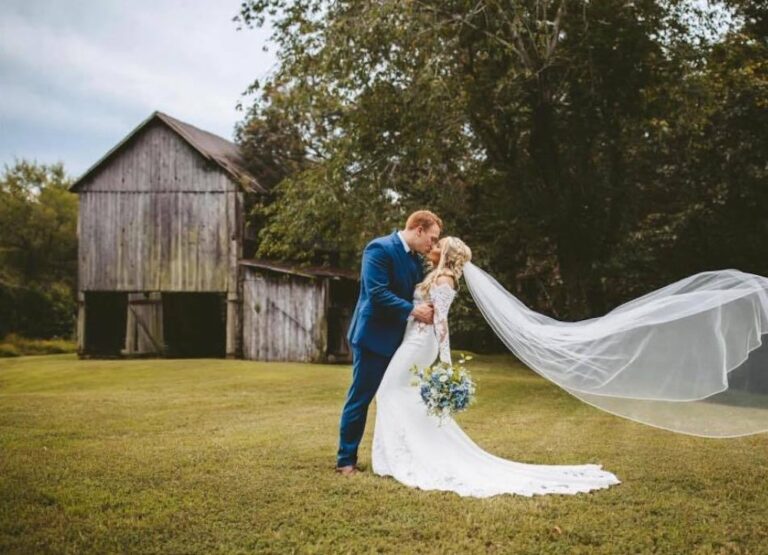 20230926WhiteOakWeddingBarn01 2023 09 27 171801 epxs 768x555