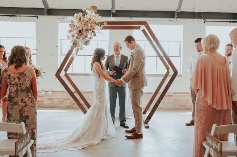 20231010TheMonarch11 768x511