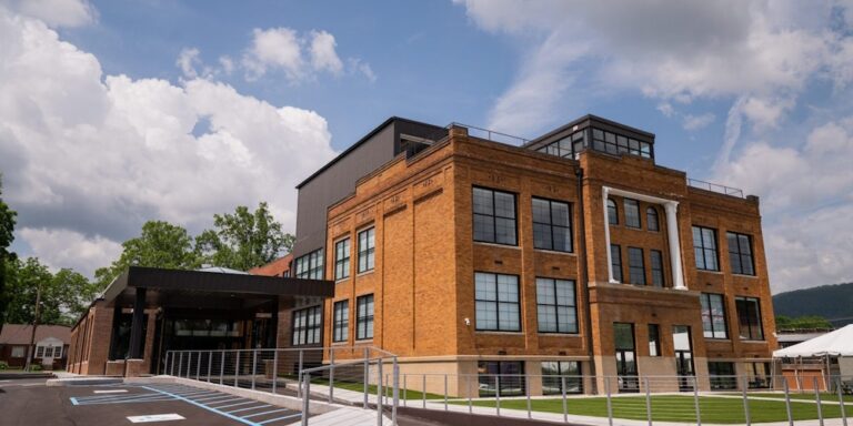 20231019TheSchoolhouseHotel01 768x384