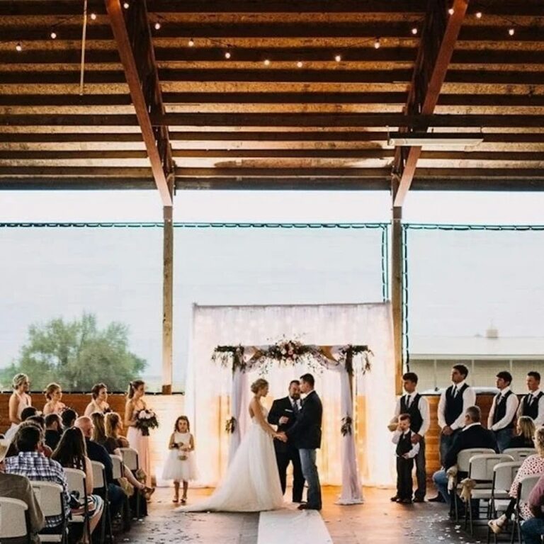 20231218AkaStables05 768x768