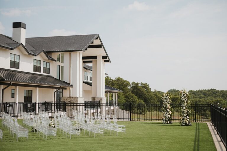 20231219GlassChapelWest36 768x512