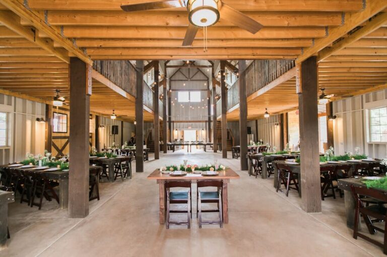 20231226EnchantedVineBarnByNoisyWaterWinery05 768x511