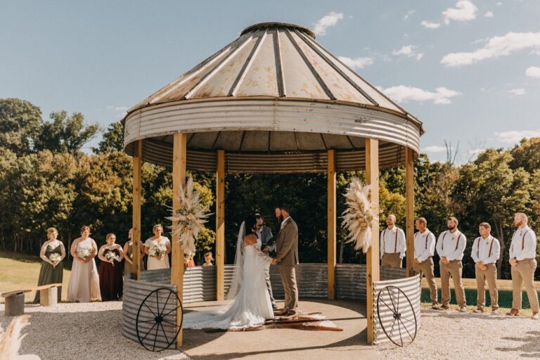 20240917SecretMeadowEventBarn02 768x512