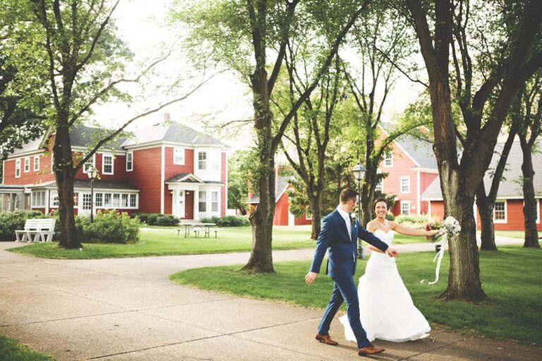 WD20180926 EarleBrownHeritageCenter 02 768x512