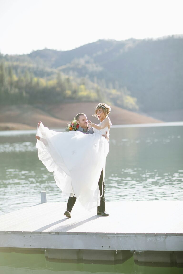 WD2018625 BridgeBayLodgeAndHouseboatsAtShastaLake 1 768x1152