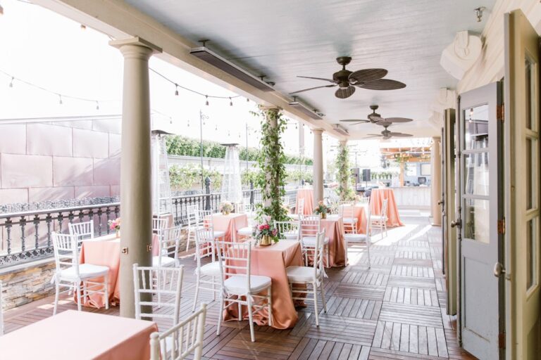 WD20200618UptownSocial08 768x512