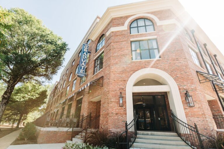 WD20201008 GraduateOxford 02 768x512