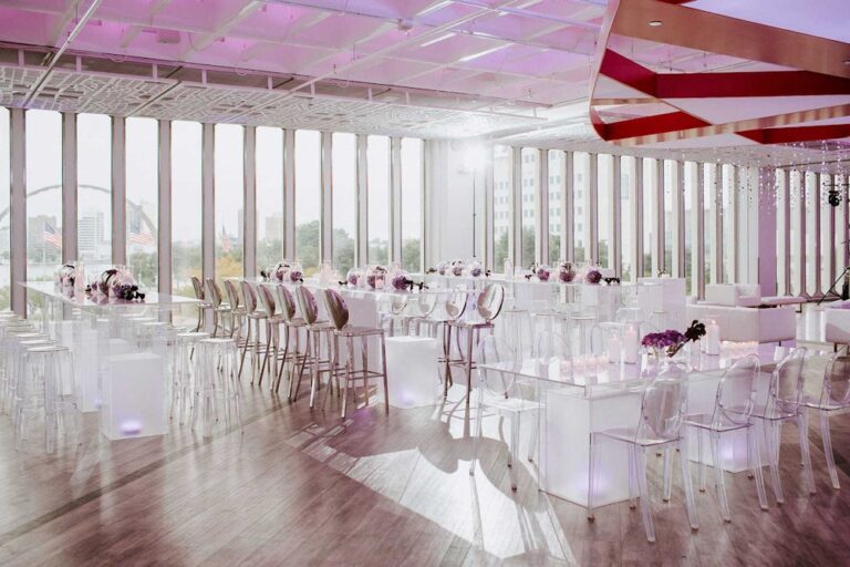 WD20210206TheBeacon02 768x512