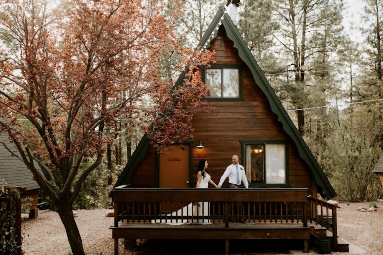 WD20210803CabinsOnStrawberryHill09 768x512