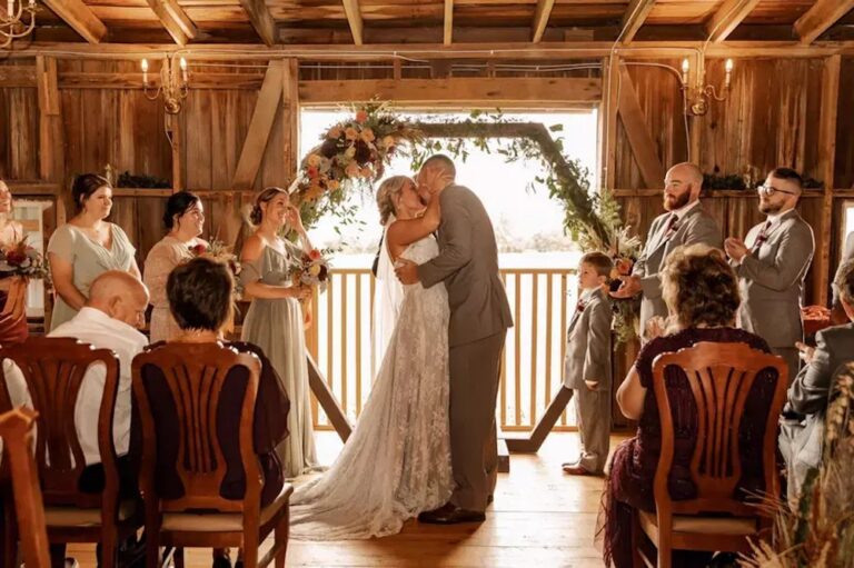 WD20221010PromiseLaneBarnAtJlsAcres10 768x511