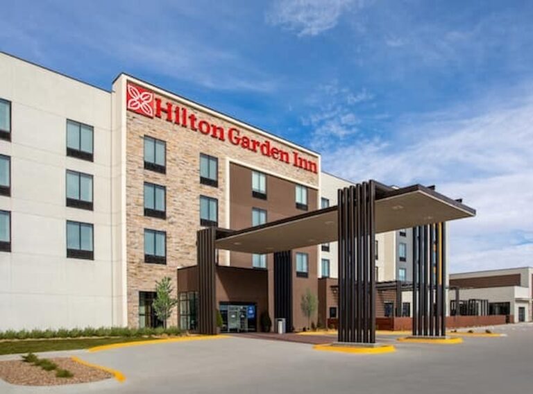 WD20221109HiltonGardenInnAndConventionCenterHays04 768x568